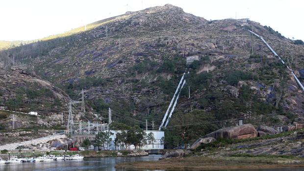 Cascada del río Ézaro, donde se ubica una de las centrales que Ferroatlántica posee en la comarca