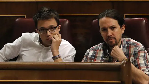 El líder de Podemos, Pablo Iglesias y el secretario político de la formación, Íñigo Errejón
