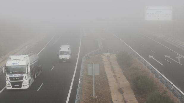 Niebla en la A-62 a la altura de Herrera de Pisuerga (Palencia)