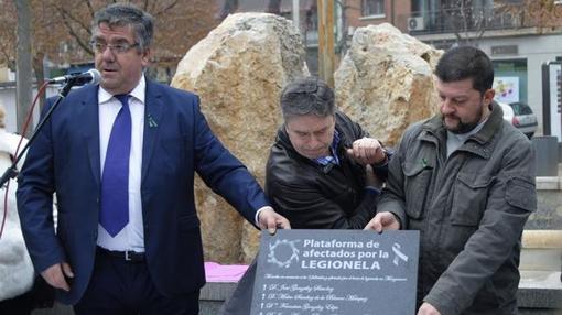 Placa en memoria de los fallecidos por legionela