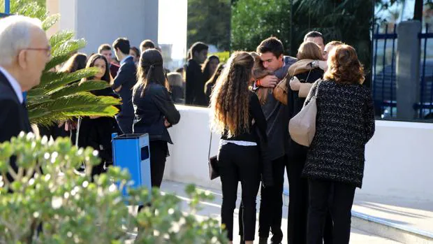 Imagen del funeral de la viuda del expresidente de la CAM celebrado ayer en Alicante