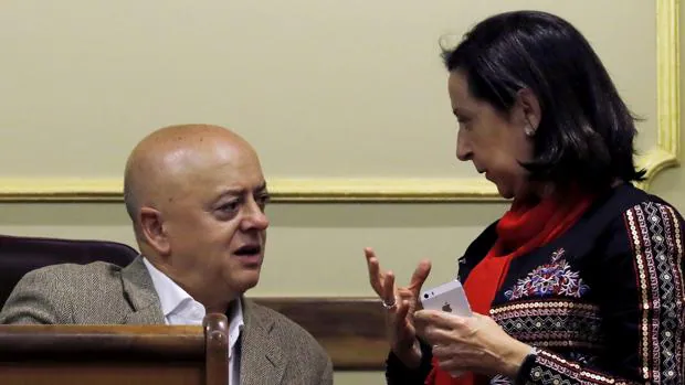 Los diputados del PSOE Odón Elorza y Margarita Robles