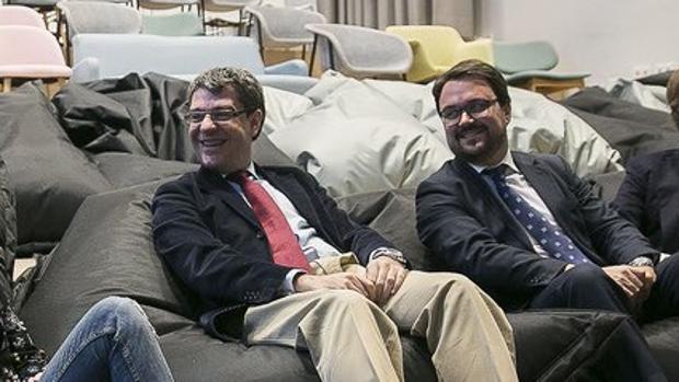 El ministro de Energía, Turismo y Agenda Digital, Álvaro Nadal, y Asier Antona este lunes en Campus Google