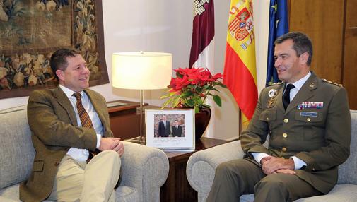 García-Page recibe al nuevo director de la Academia de Infantería