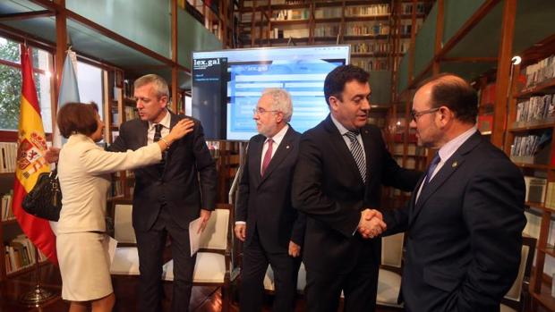 Alfonso Rueda, Román Rodríguez y Miguel Santalices, ayer en la presentación del Portal Jurídico gallego