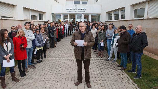 Miembros de la comunidad universitaria del Campus Duques de Soria se manifiestan para apoyar la pertenencia del Campus soriano a la Universidad de Valladolid