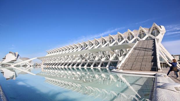 Imagen de la Ciudad de las Artes y las Ciencias tomada desde el Jardín del Turia de Valencia