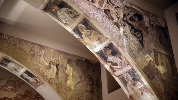 Frescos románicos de Sijena, arrancados del monasterio oscense al comienzo de la Guerra Civil y exhibidos en el MNAC barcelonés