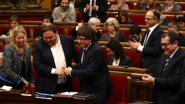 Junts Pel Sí y la CUP pactan a escondidas la ley para amparar el referéndum y desconectar de España