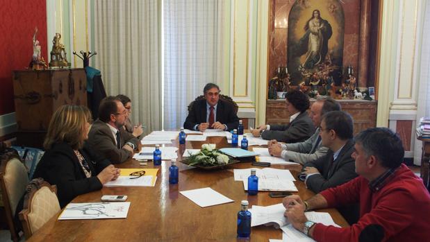 Reunión del Patronato presidido por el alcalde, Ángel Mariscal