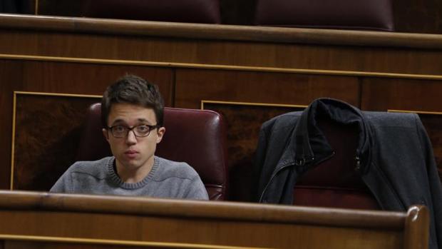 El número dos de Podemos, Íñigo Errejón, en su escaño en el Congreso