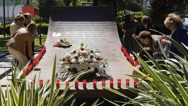 Homenaje en Zaragoza a los fallecidos en el accidente del Yak-42