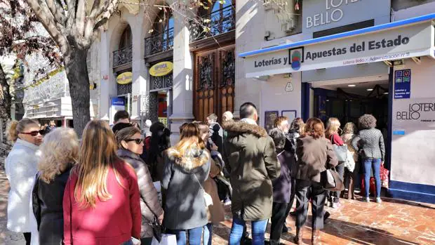 Imagen de una administración de lotería del centro de Valencia, este miércoles