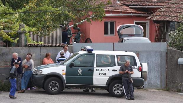 Efectivos de la Guardia Civil en la investigación de un caso de violencia machista