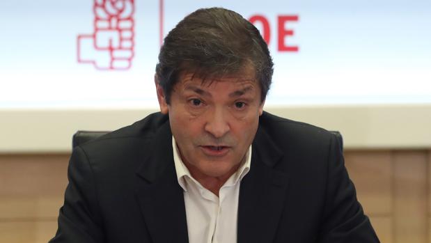 Javier Fernández retrasará al máximo la celebración del congreso del PSOE