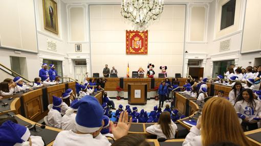 Celebración de los Reyes Magos en el salón de plenos de la Diputación de Alicante