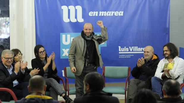 Luís Villares, portavoz parlamentario de En Marea, durante un encuentro con simpatizantes
