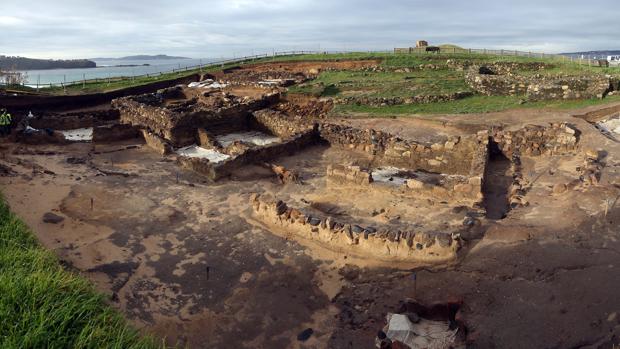 Vista panorámica de los trabajos arqueológicos en A Lanzada, concello de Sanxenxo (Pontevedra)