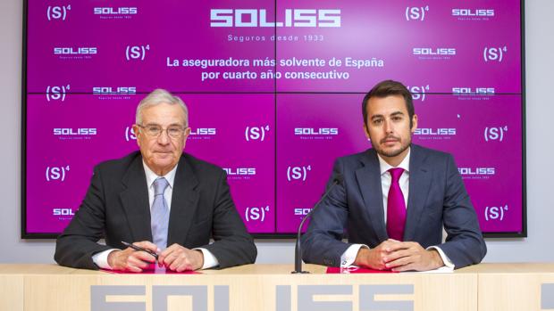 El presidente de Soliss, Joaquín Esteban (izq.) y el director general de la mutua, Pedro Barbé (dcha)