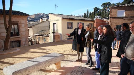 La alcaldesa, Milagros Tolón, en la nueva plaza