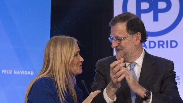 El presidente del Gobierno, Mariano Rajoy, y la presidenta de la Comunidad de Madrid, Cristina Cifuentes