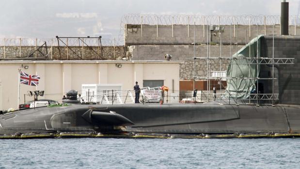 Imagen del submarino nuclear HMS Ambush, atracado en Gibraltar tras sufrir un choque en julio