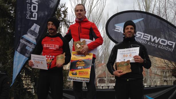 El toledano Iván Hernández, a la derecha, en el tercer puesto del podio