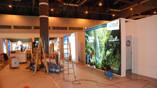 Obras en la zona de reuniones profesionales en Fitur