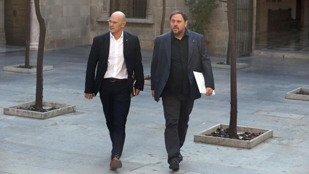 Romeva y Junqueras fotografiados antes de una reunión del Gobierno catalán