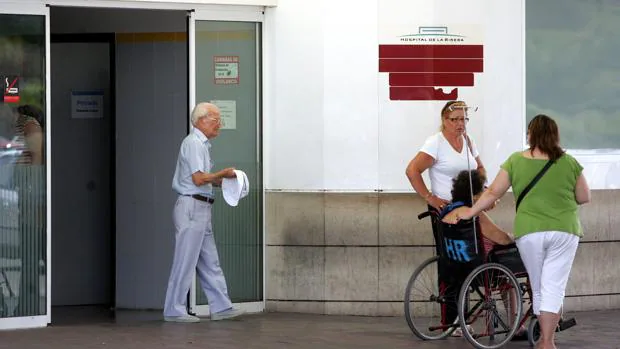 Imagen de archivo de la entrada de Urgencias del hospital de La Ribera