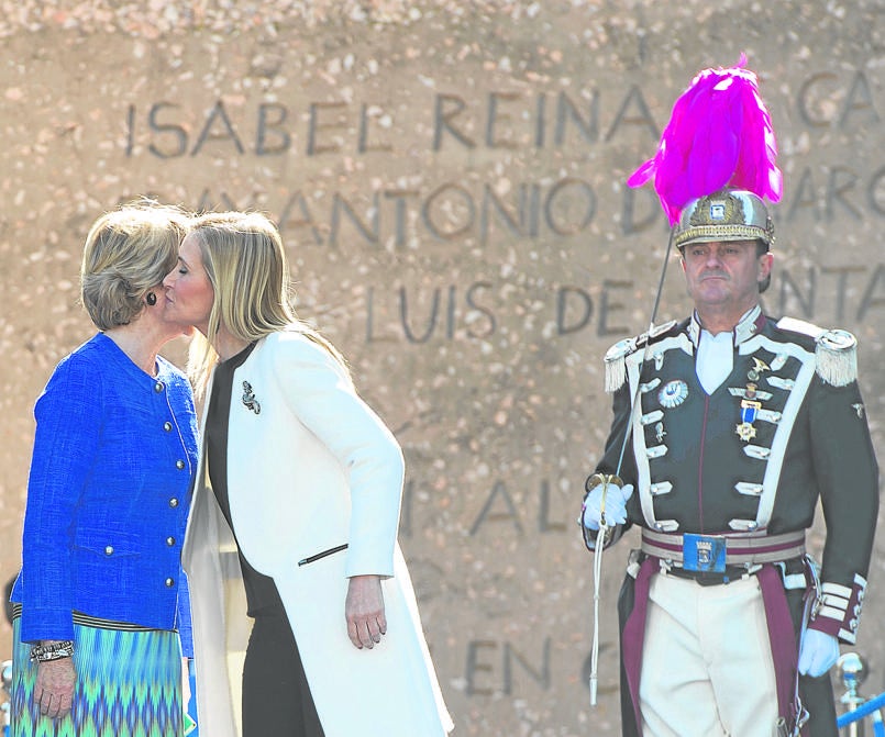 Esperanza Aguirre y Cristina Cifuentes, en un acto oficial el pasado 15 de mayo en Madrid