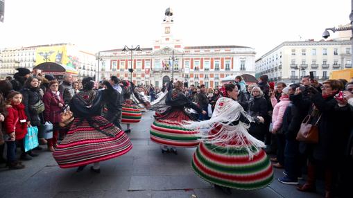 Baile con trajes típicos