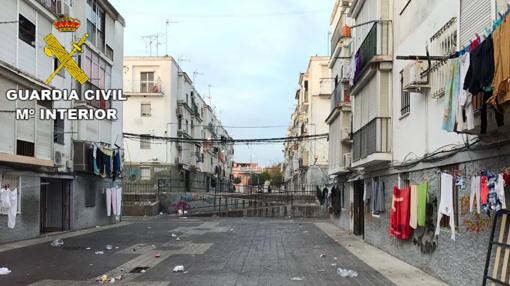 Calle donde la Guardia Civil ha localizado a los ladrones, en Sevilla