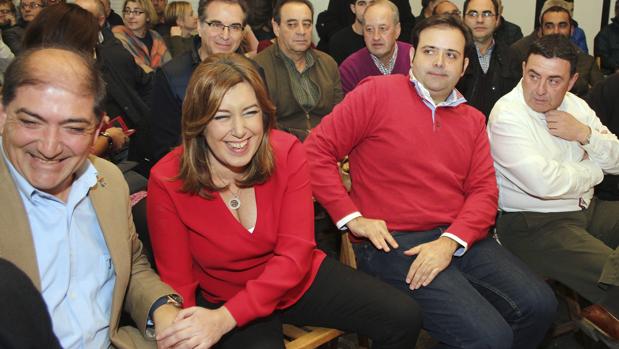 La presidenta de la Junta de Andalucía y secretaria general del PSOE-A, Susana Díaz, en la localidad berciana de Camponaraya, en León