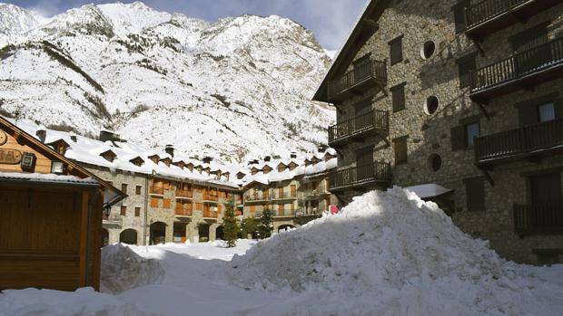 Imagen de Benasque (Huesca) tras la monumental nevada de mediados de enero