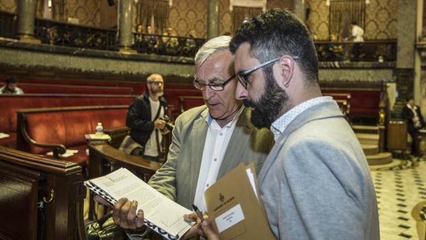 Imagen de Joan Ribó y Pere Fuset tomada este jueves en el Ayuntamiento de Valencia