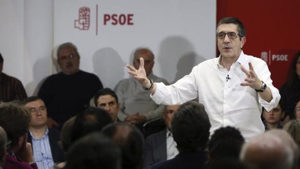 El candidato a liderar el PSOE, Patxi López, durante un acto celebrado este viernes en Fuenlabrada