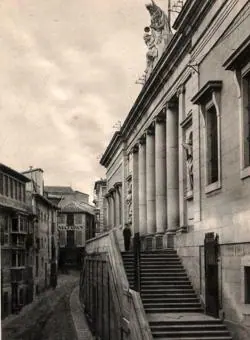 Escalinata del antiguo Instituto Provincial, en cuyas cercanías fue tiroteada el alcalde Villarreal