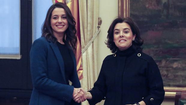 Inés Arrimadas junto a Soraya Saénz de Santamaría