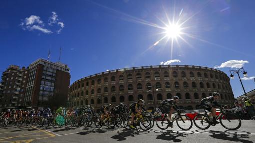 Imagen de la Volta Ciclista a la Comunidad Valenciana en su etapa por Valencia