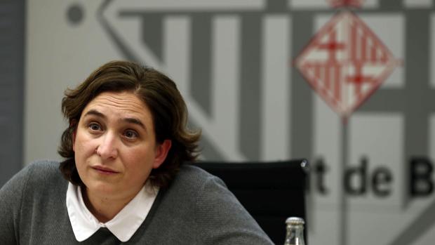La alcaldesa de Barcelona, Ada Colau, durante una rueda de prensa el pasado jueves