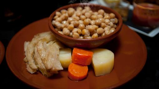 Cocido madrileño, en la Posada del León de Oro