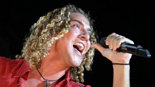 Bisbal, en el concierto de 2004 de Toledo, con sus rizos inconfundibles