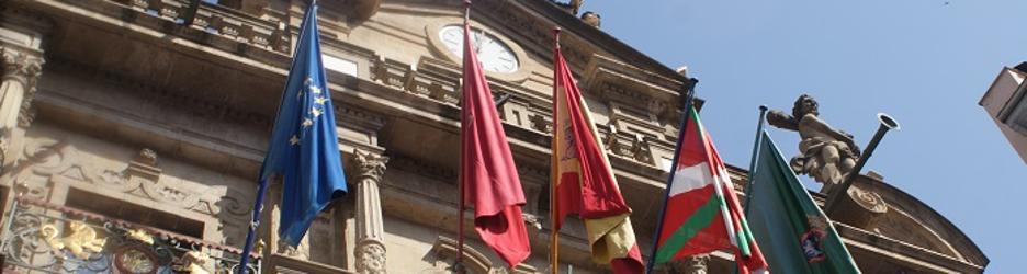 La bandera vasca, en el Ayuntamiento de Pamplona en 2015