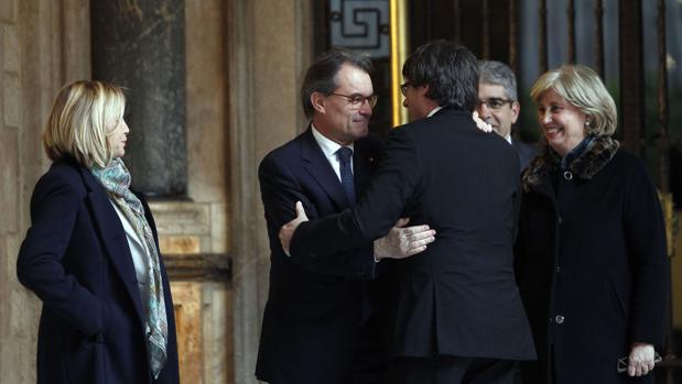 Puigdemont ha recibido a Mas, Rigau, Ortega y Homs en la Generalitat