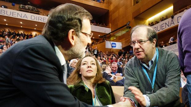 Rajoy y Herrera se saludan en la anterior Convención Nacional del PP, en Valladolid