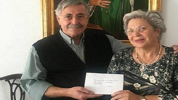 El matrimonio, con la carta recibida del Papa Francisco