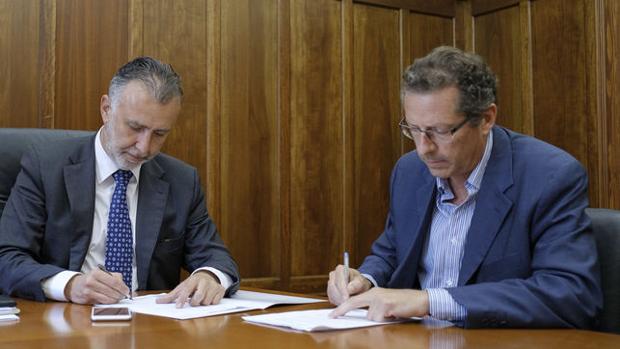 Ángel Torres y Antonio Díaz en el rescate del servicio de conservación de las carreteras del norte grancanario