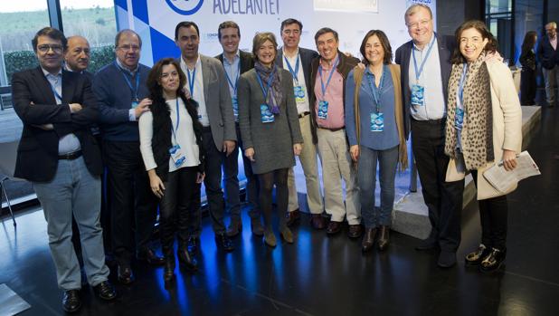 Foto de familia de los dirigentes castellano y leoneses integrantes del Comité Ejecutivo Nacional del PP