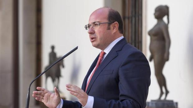 El presidente de la Región de Murcia, Pedro Antonio Sánchez, durante la rueda de prensa que ofreció este lunes